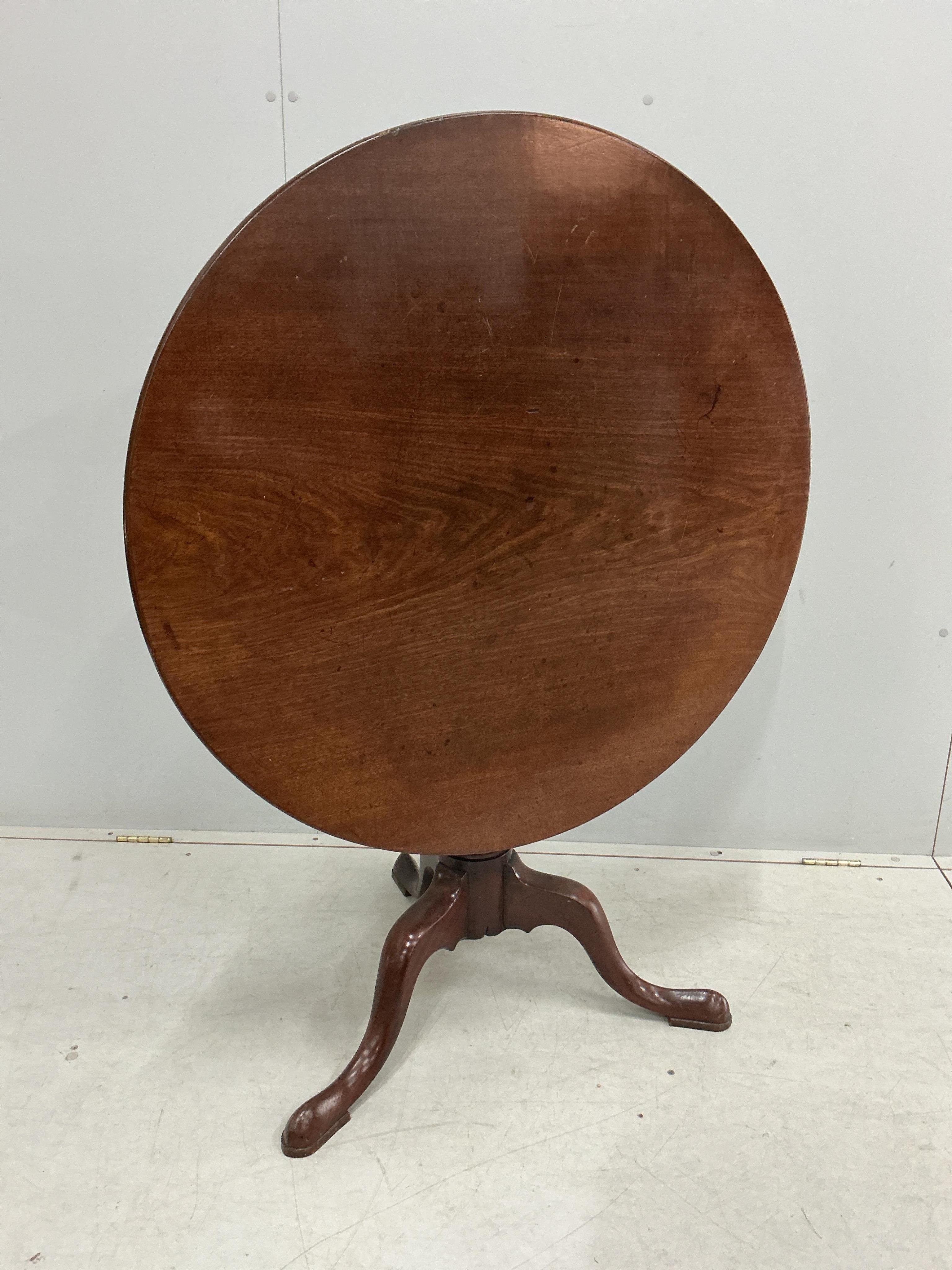A George III circular mahogany tilt top tripod tea table, diameter 91cm, height 72cm